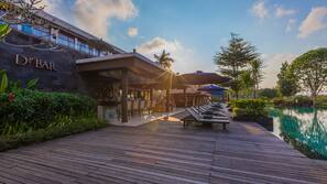 2 outdoor pools, pool umbrellas