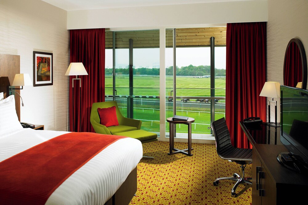 Lingfield Park Marriott Hotel & Country Club