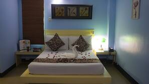 Premium bedding, in-room safe, individually decorated