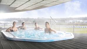 Outdoor spa bath