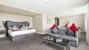 Premium bedding, in-room safe, individually decorated