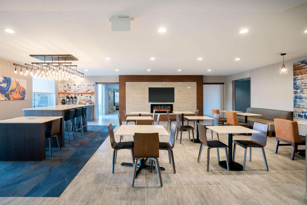 La Quinta Inn & Suites by Wyndham Montgomery