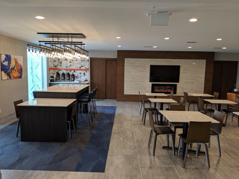 Banquet hall, La Quinta Inn & Suites by Wyndham Montgomery