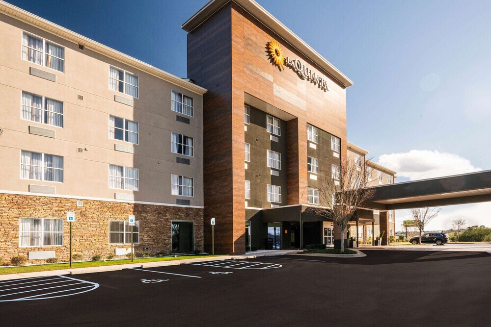 Exterior, La Quinta Inn & Suites by Wyndham Montgomery