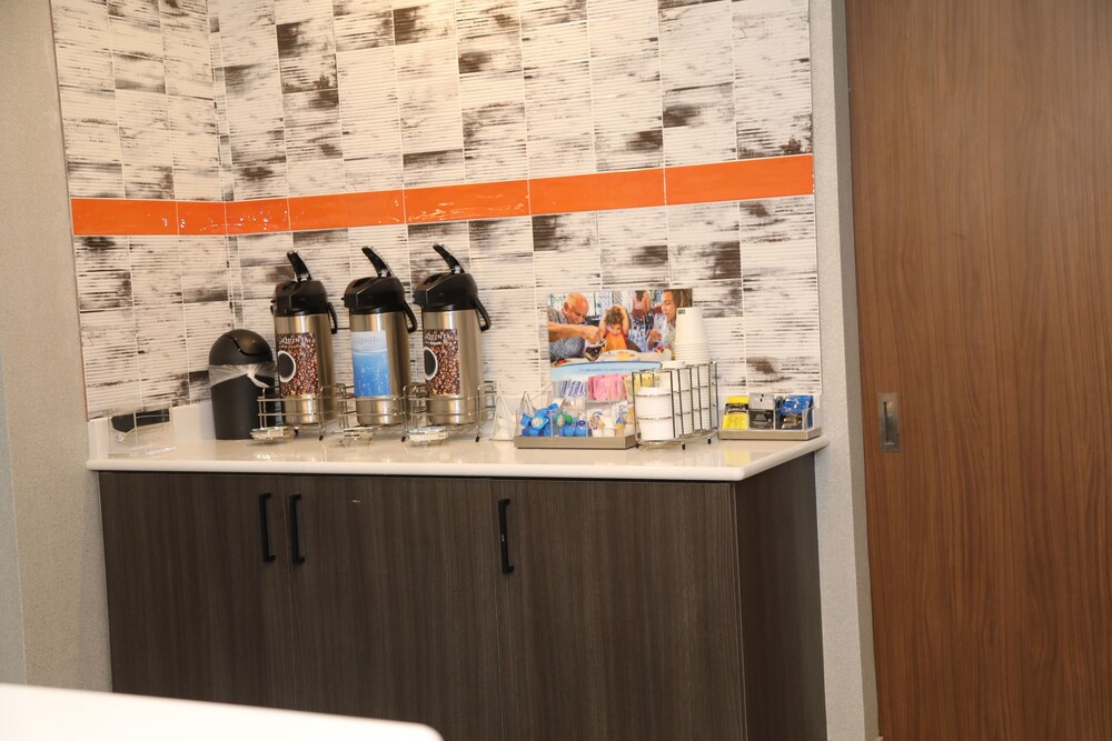 Coffee service, La Quinta Inn & Suites by Wyndham Montgomery