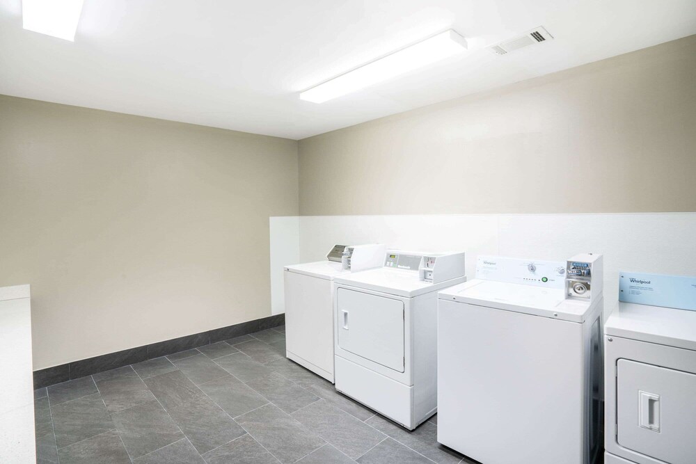 Laundry room, La Quinta Inn & Suites by Wyndham Montgomery