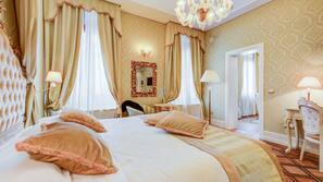 Hypo-allergenic bedding, minibar, in-room safe, desk