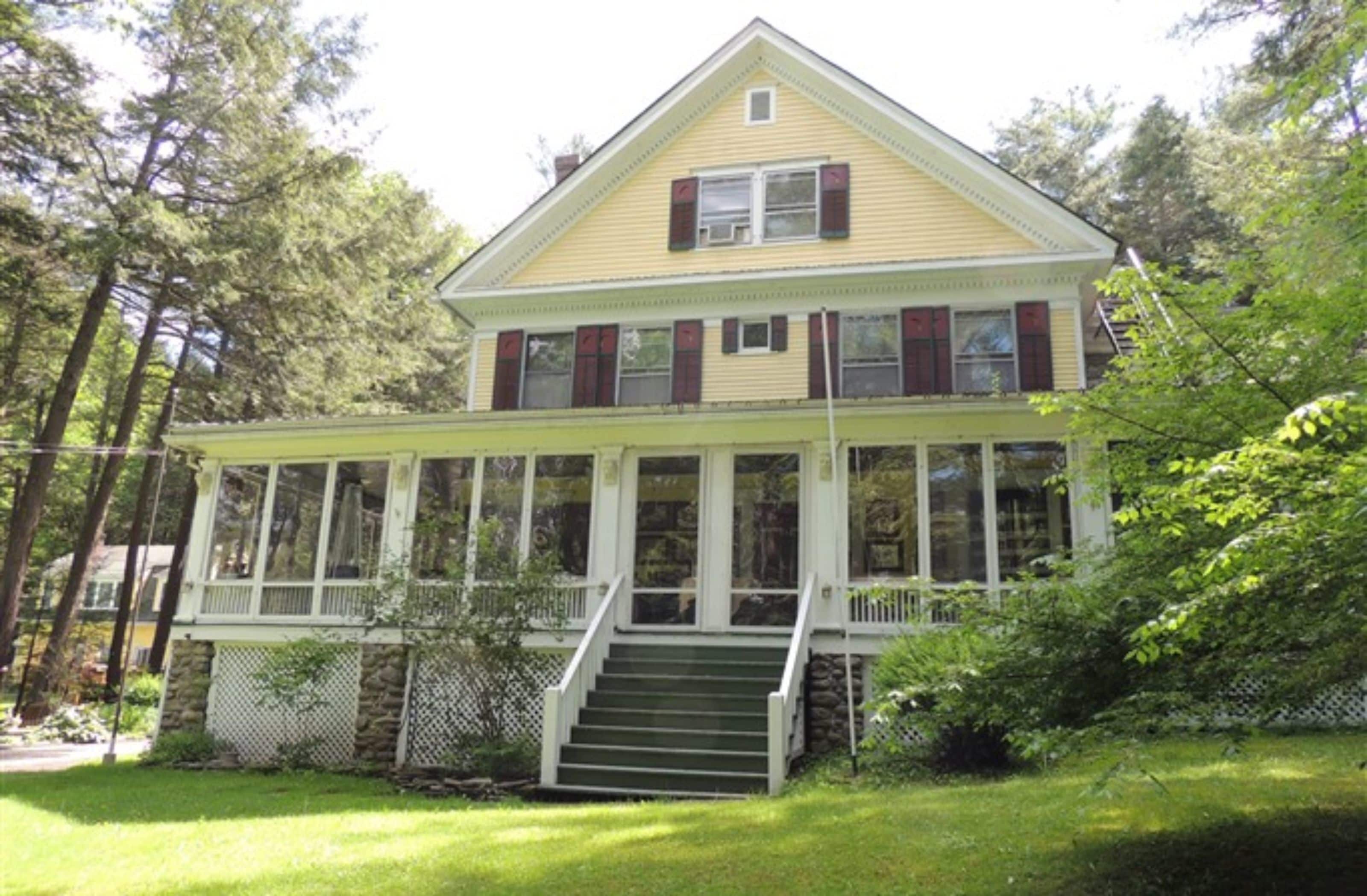 Brookview Manor Inn in Canadensis, United States