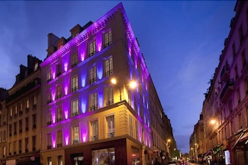 Paris Hotel With Jacuzzi