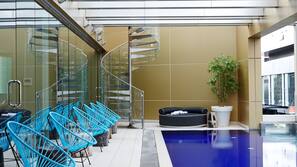 Outdoor pool, sun loungers