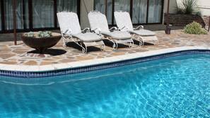 Piscine extérieure (ouverte en saison)