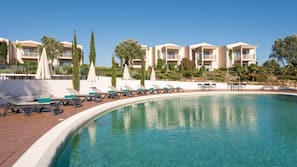 Indoor pool, 2 outdoor pools, pool umbrellas, pool loungers