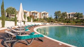 Indoor pool, 2 outdoor pools, pool umbrellas, pool loungers