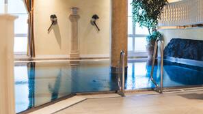 3 piscines couvertes, piscine extérieure (ouverte en saison)