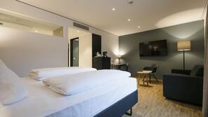 Hypoallergeen beddengoed, een minibar, een kluis op de kamer, een bureau