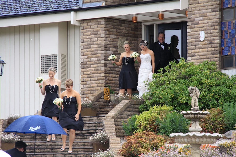 Outdoor wedding area, Bathurst Heights B&B