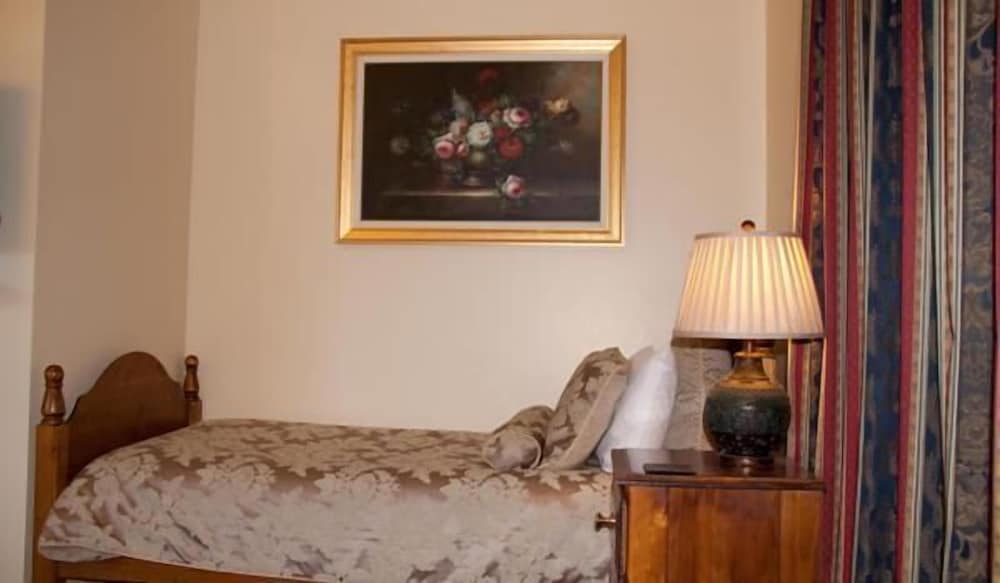 Bathurst Heights Bed and Breakfast