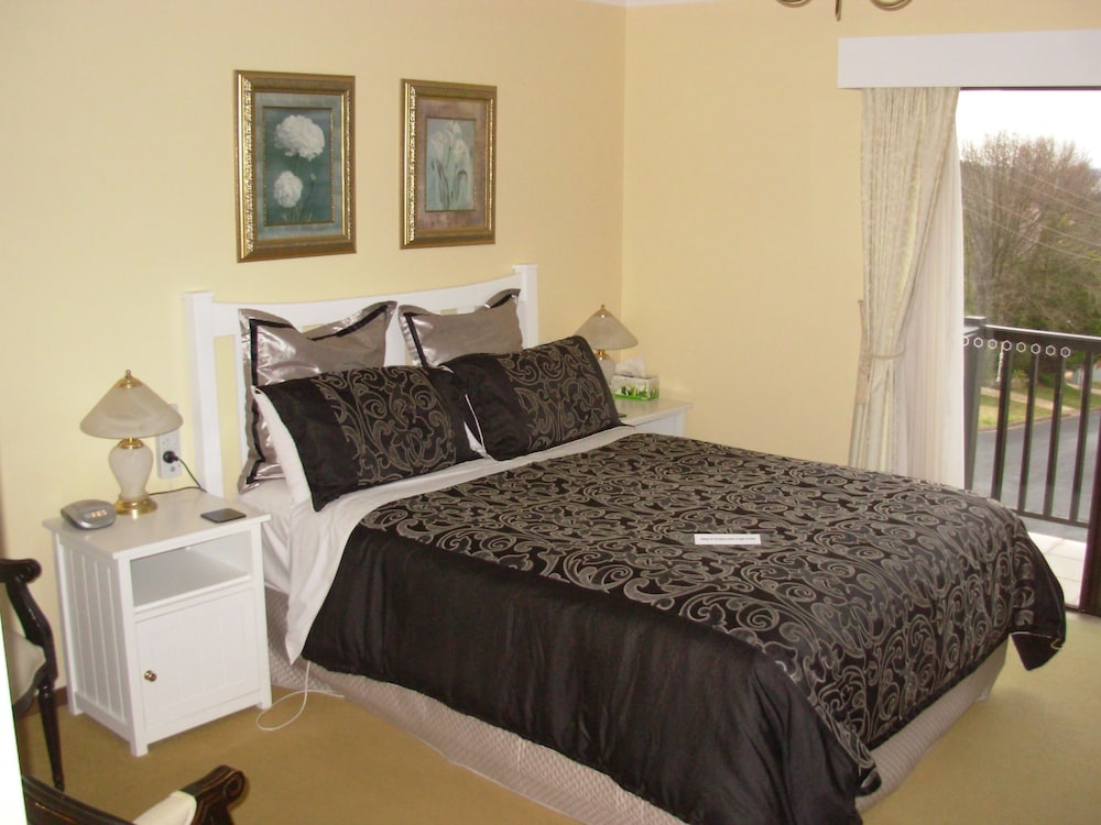 Bathurst Heights Bed and Breakfast