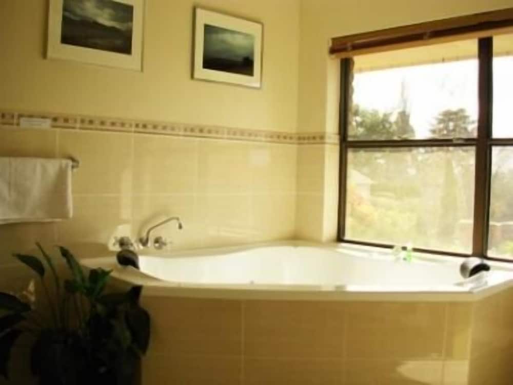 Bathurst Heights Bed and Breakfast