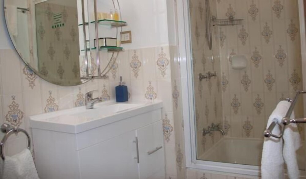 Bathurst Heights Bed and Breakfast