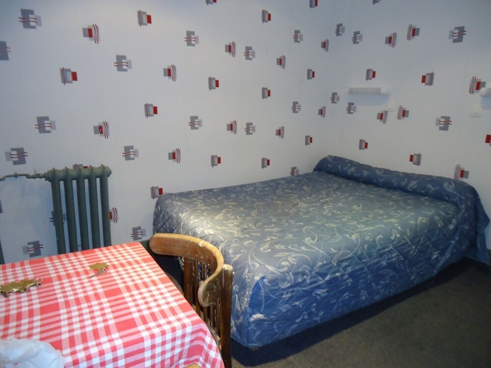 Hotel Des Arts Montmartre In Paris France Expedia - 