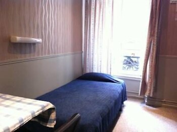 Hotel Des Arts In Paris France Expedia