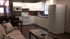 Full-size fridge, microwave, stovetop, coffee/tea maker