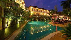 3 outdoor pools, pool umbrellas, sun loungers