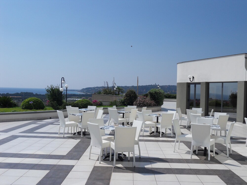 Mirabeau Park Hotel 2019 Room Prices $59, Deals & Reviews  Expedia