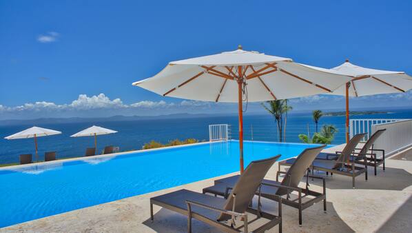 2 outdoor pools