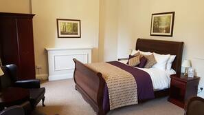 Desk, iron/ironing board, free WiFi, wheelchair access