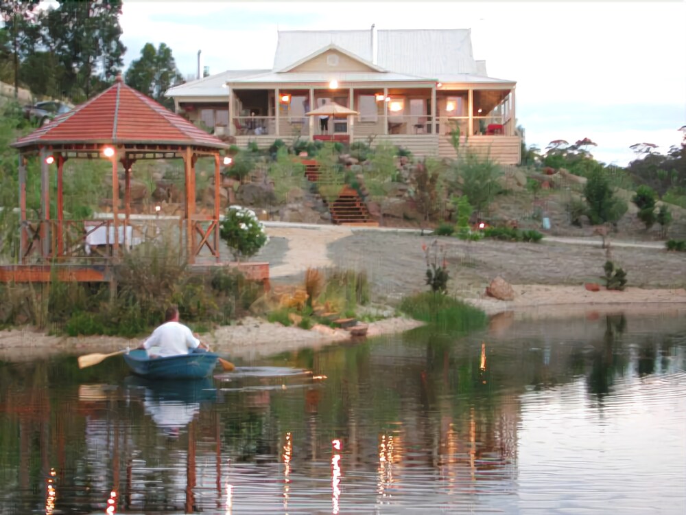 Blue Cliffs Retreat