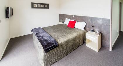 151 on London Motel