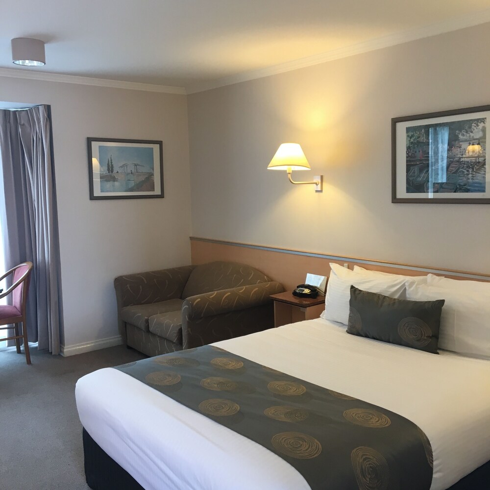 The Waverley International Hotel