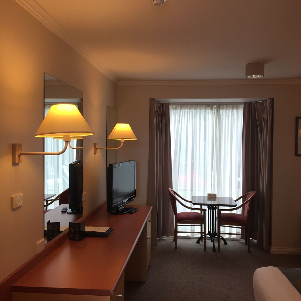 The Waverley International Hotel
