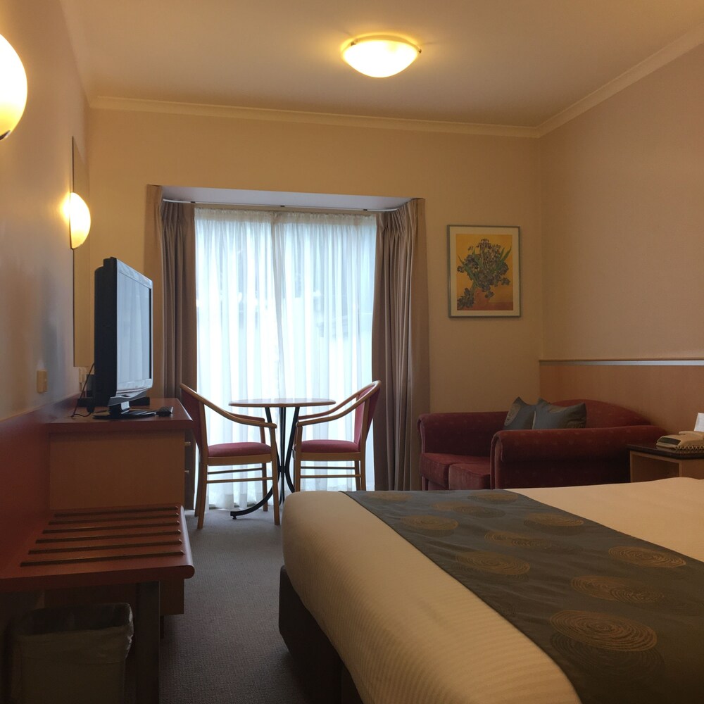 The Waverley International Hotel