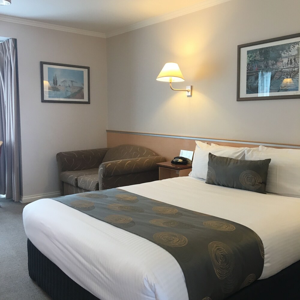 The Waverley International Hotel