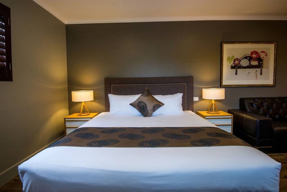 The Waverley International Hotel