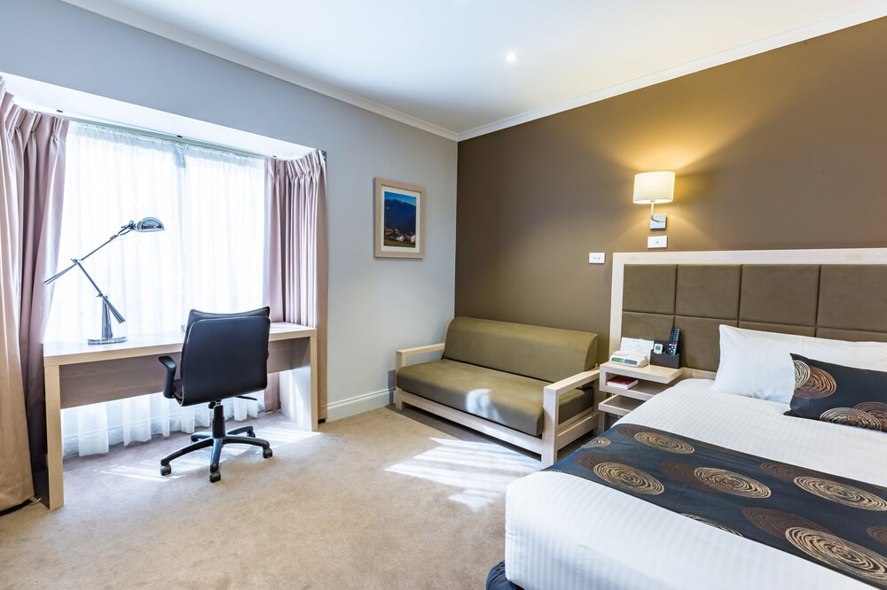 The Waverley International Hotel
