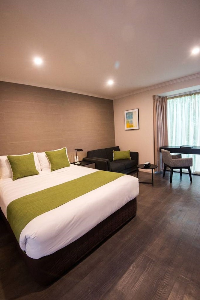 The Waverley International Hotel