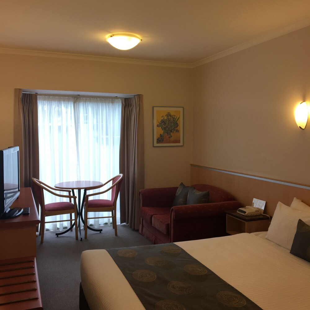 The Waverley International Hotel