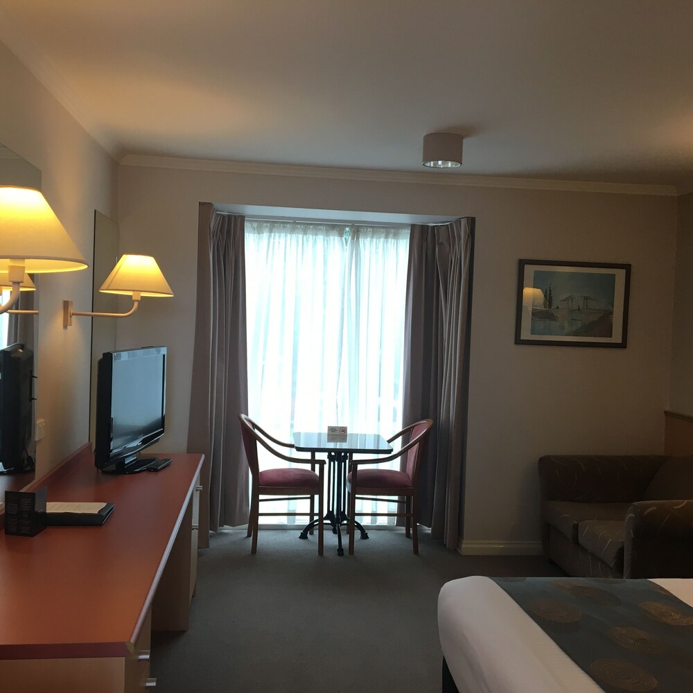 The Waverley International Hotel