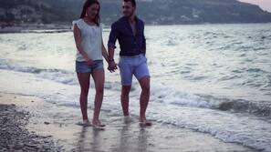 Una spiaggia nelle vicinanze, pesca