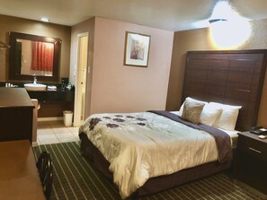 Standard Room, 1 Queen Bed | In-room safe, soundproofing, iron/ironing board, free WiFi