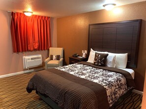 Standard Room, 1 Queen Bed | In-room safe, soundproofing, iron/ironing board, free WiFi