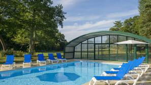Piscine couverte, piscine extérieure