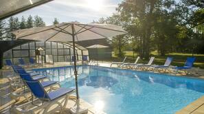 Piscine couverte, piscine extérieure