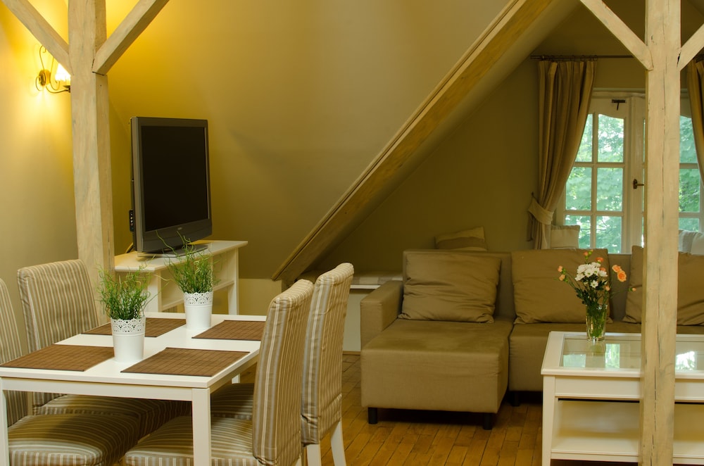 Foto - Dedek Park - historyczny dworek w pięknym Parku Skaryszewskim obok Stadionu Narodowego