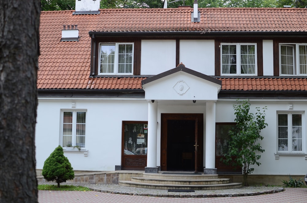 Foto - Dedek Park - historyczny dworek w pięknym Parku Skaryszewskim obok Stadionu Narodowego