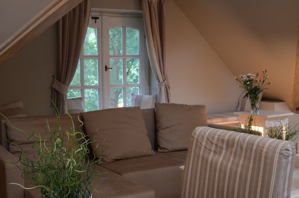 Foto - Dedek Park - historyczny dworek w pięknym Parku Skaryszewskim obok Stadionu Narodowego